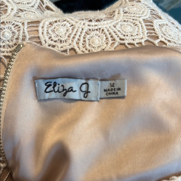 Eliza J Ivory Crochet Lace Dress – Size 14 – Excellent Condition - Picture 9 of 10